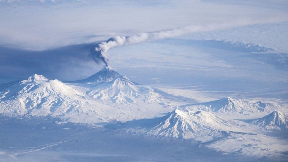 1559947203-107297117iss-38kliuchevskoivolcanoonkamchatka