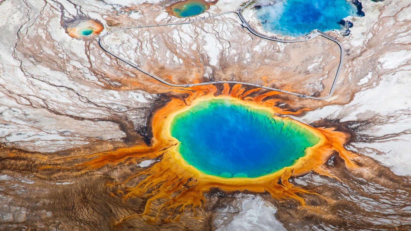 WHY ARE THE WARM WATERS OF YELLOWSTONE PARK SO COLORFUL?